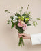 Blumenstrauss Picknickzeit Classic mit pinken Lisianthus und grünen Akzenten